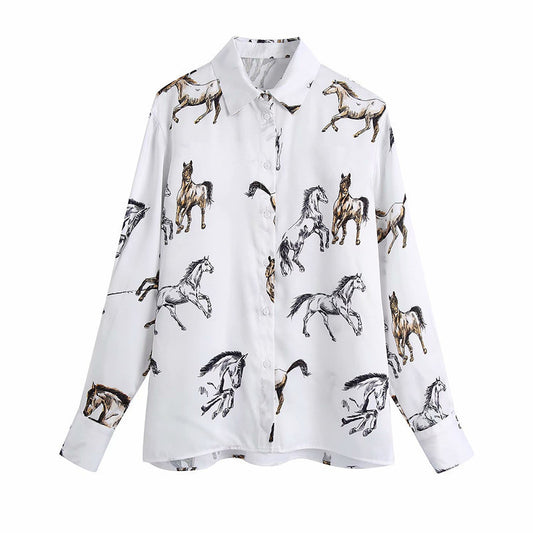 Beachy comfort with a gallop: Loose-fit horse print shirt for effortless style.