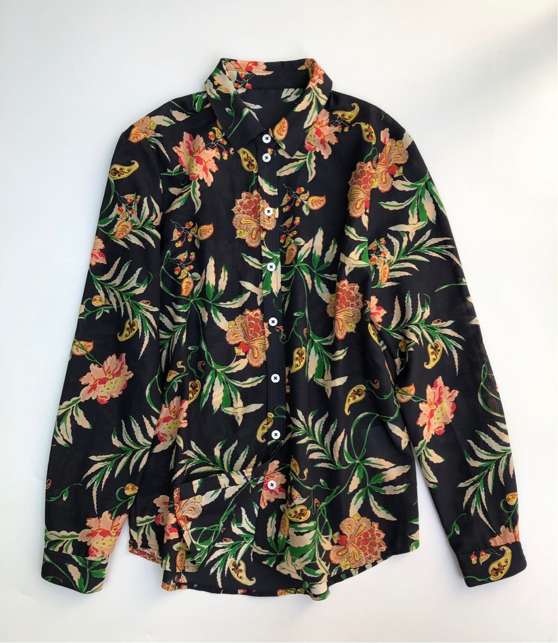 Blooming paradise: Tropical flowers and leaves create a stunning print on this Hawaiian shirt.