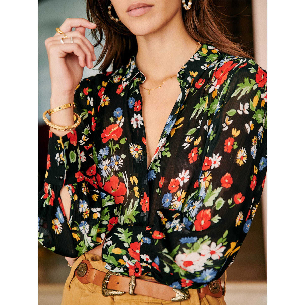 Blooming by the shore: This colorful floral beach shirt lets your elegance blossom.