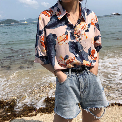 Vintage vibes for modern shores: This retro Hawaiian shirt brings back classic island style. 