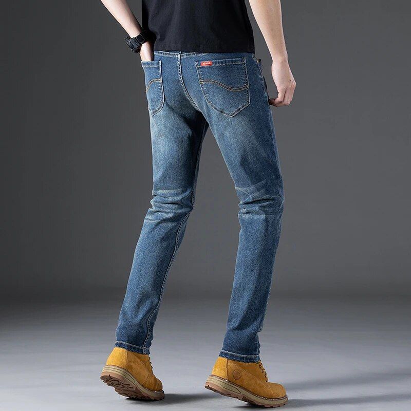 Classic men's denim pants in regular fit with stretch, suitable for both business and casual attire