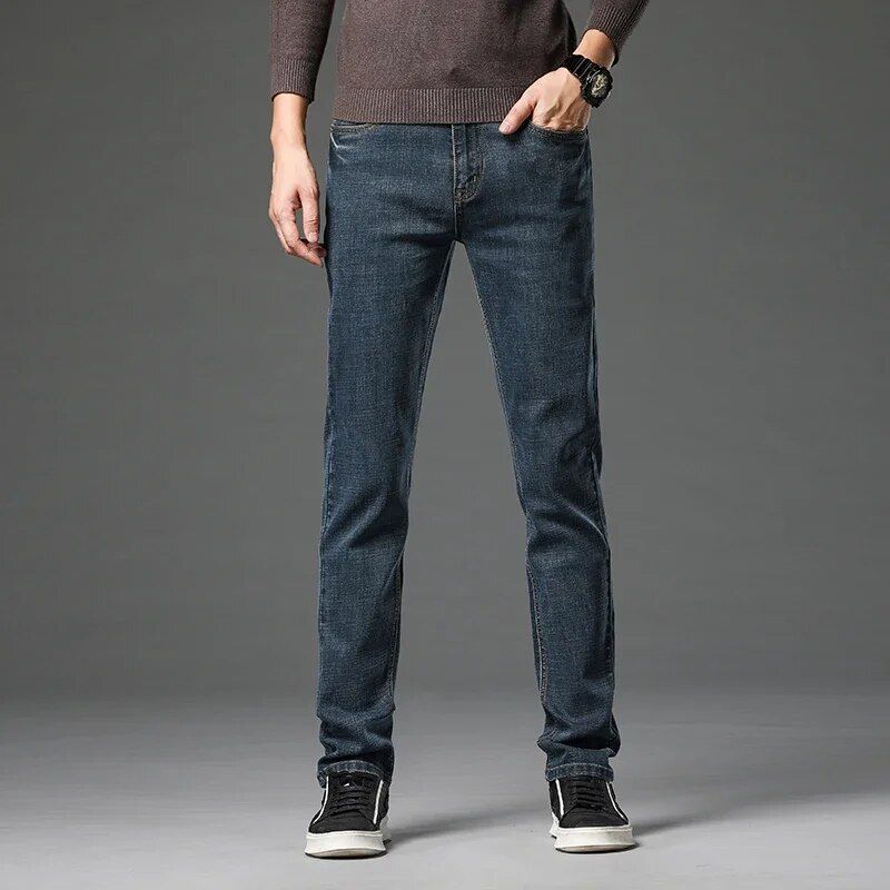 Comfortable and versatile men's jeans with straight leg and slim fit, perfect for any weather
