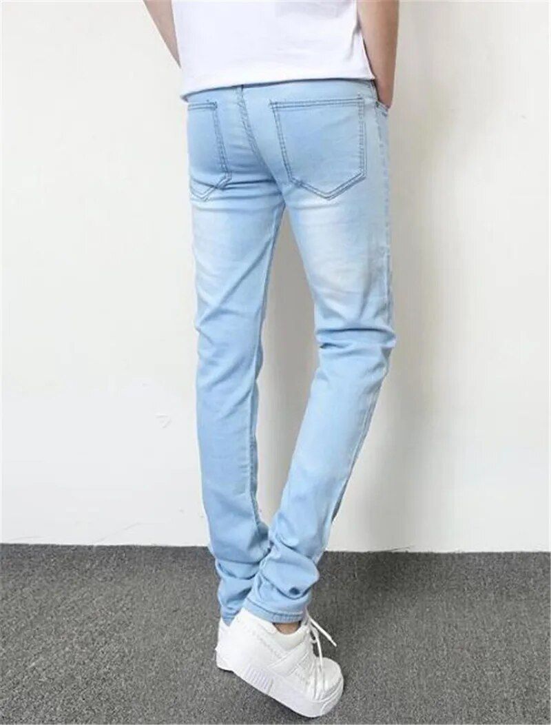 Men's light blue jeans with stretch fabric