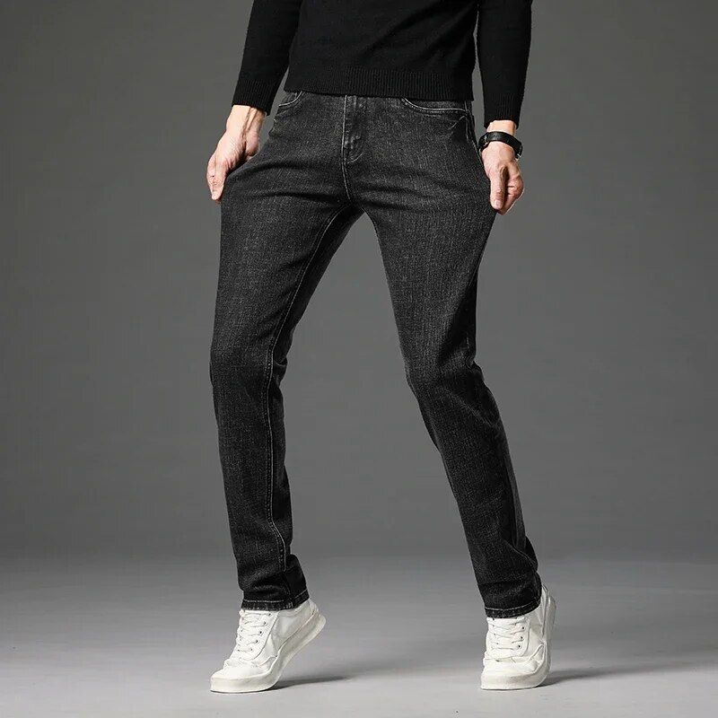 Men's cotton jeans with slim fit and stretch, ideal for every season